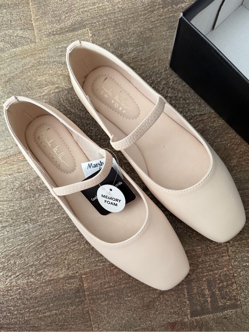 NWT Nicole Miller Mullen Bone Smooth Flats | Size 8